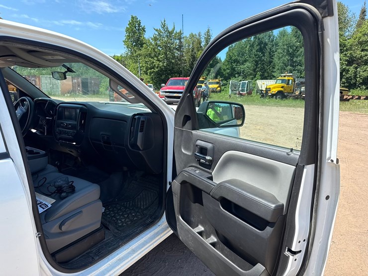 #1395-•-2019-chevrolet-silverado-4x4-pickup-truck-image-29