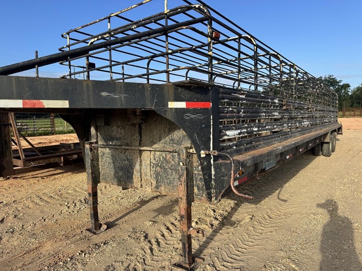#8738-•-40'-shop-made-stock-trailer-image-2