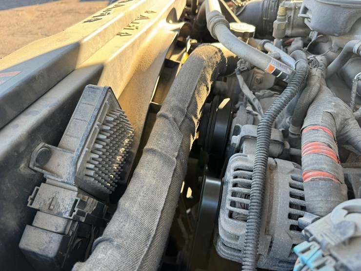 2014-chevrolet-3500-image-51