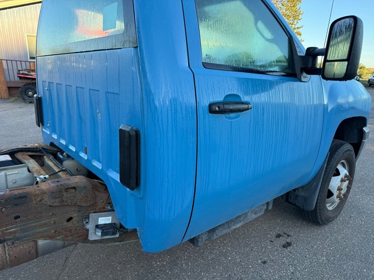 2013-chevrolet-3500-image-20