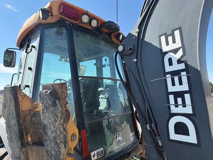 2017-deere-410l-image-51
