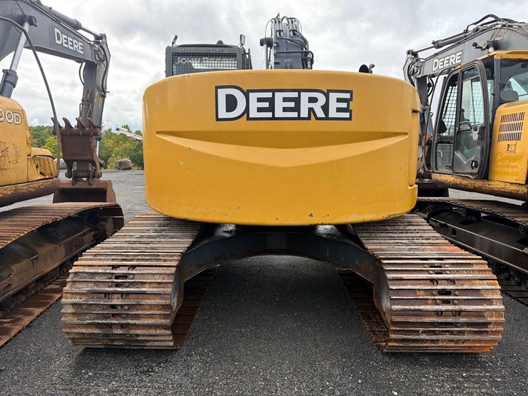 deere-225d-lc-image-7