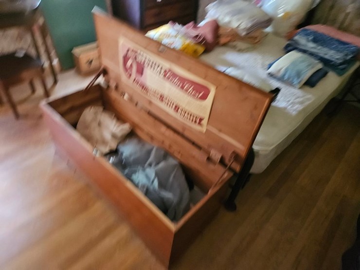 #8001-•-live-on-the-ground-house-hold-items-image-62