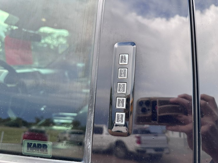 2019-ford-f150-lariat-image-25