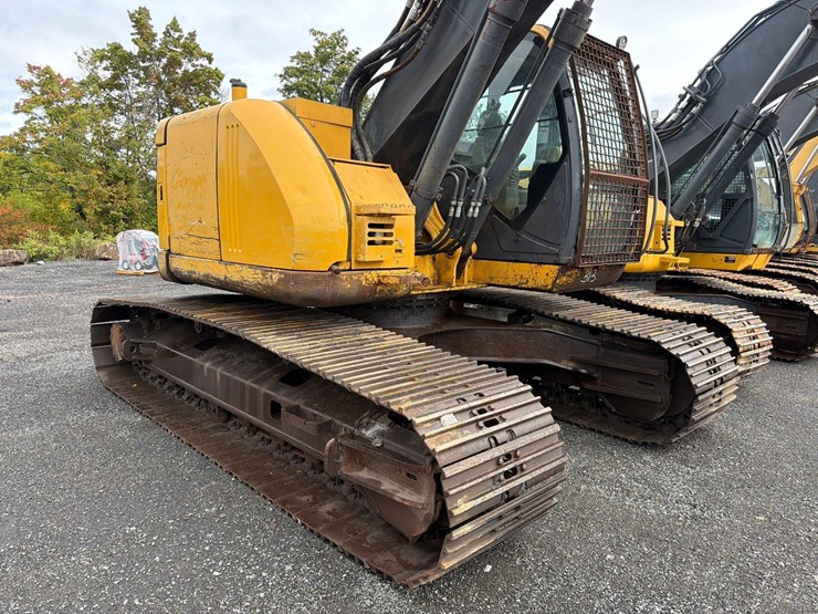 deere-225d-lc-image-4