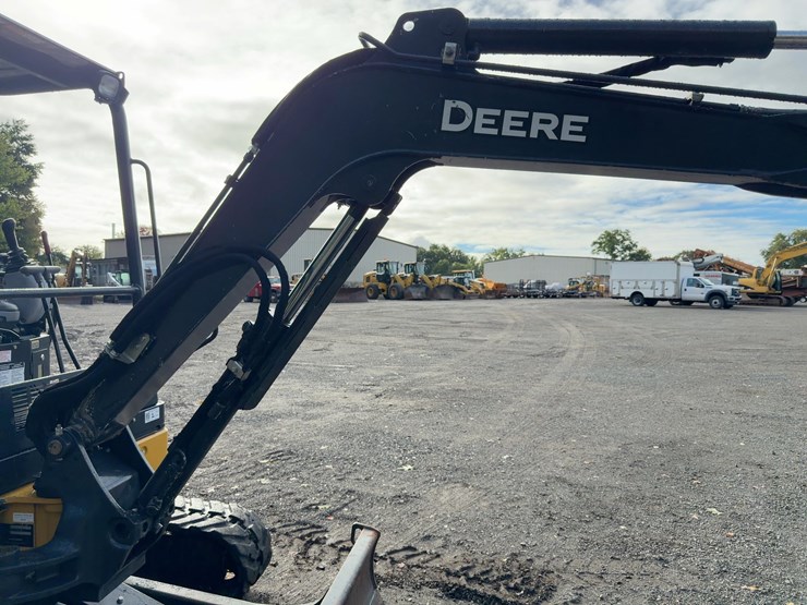 2021-deere-35g-image-11