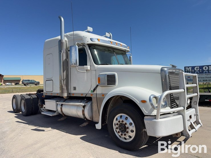 2013-freightliner-coronado-132-image-3