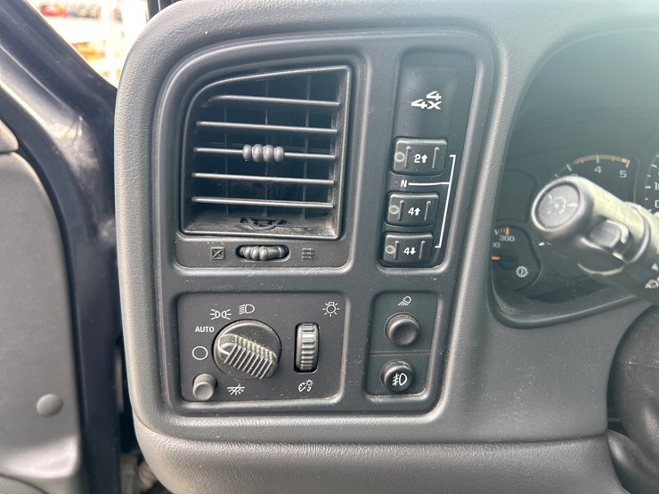 2005-gmc-sierra-2500-image-50