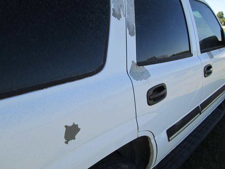 2004-chevrolet-tahoe-image-9