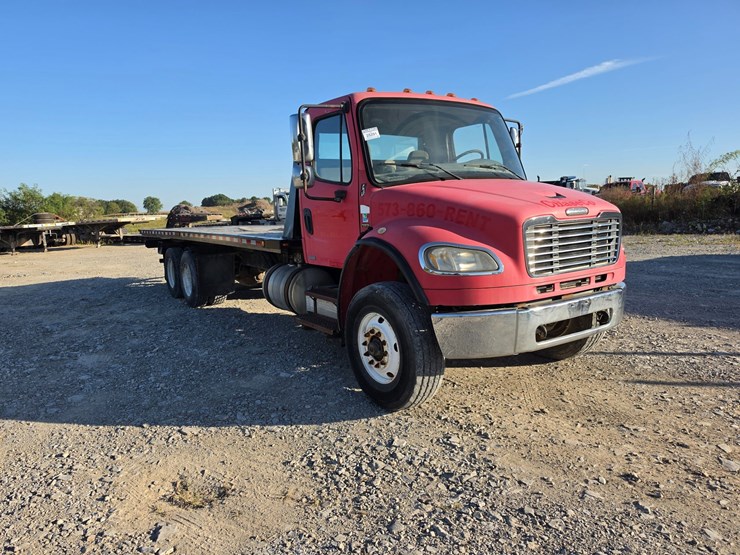 2006-freightliner-m2-106-image-20