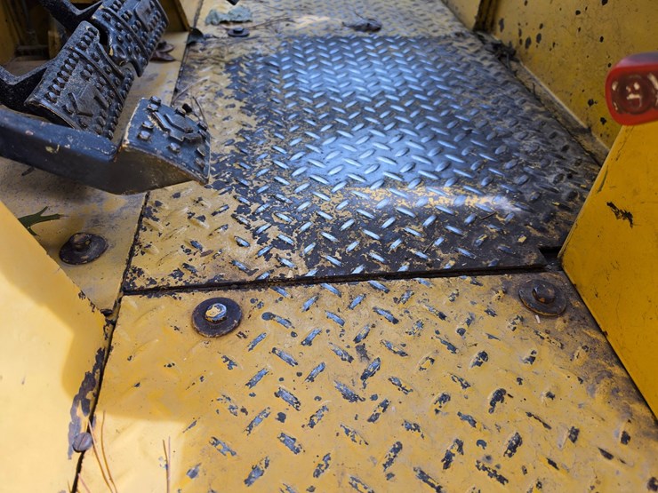 deere-555g-image-35