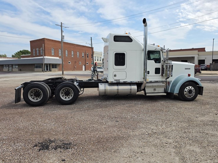 2007-kenworth-w900-image-21