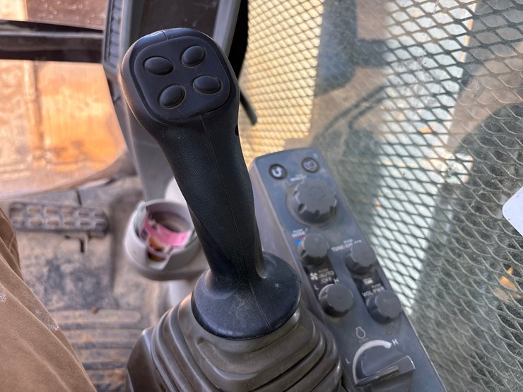 2012-deere-470g-lc-image-91