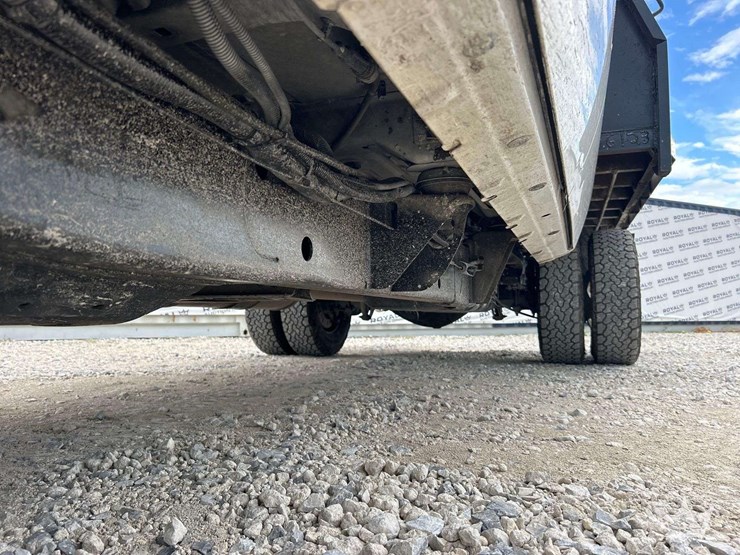 2012-chevrolet-silverado-3500-image-12