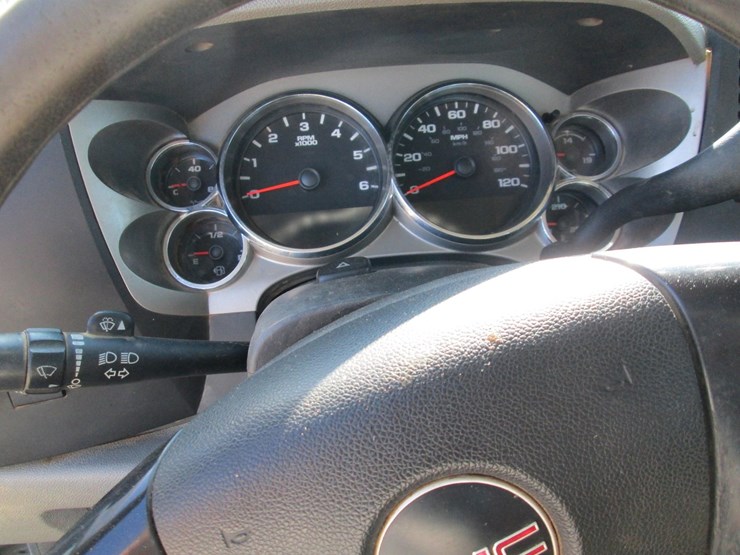 2013-gmc-2500hd-image-32