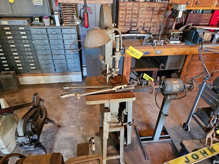 #8711-•-delta-band-saw-image-2