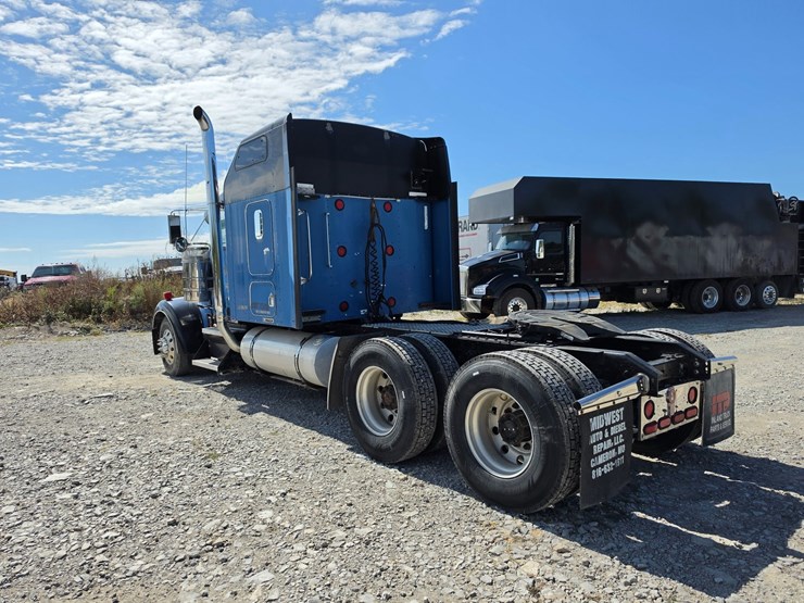 2003-kenworth-w900-image-13