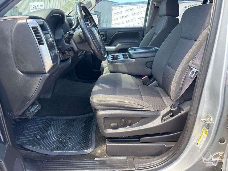 2017-chevrolet-silverado-1500-lt-image-10