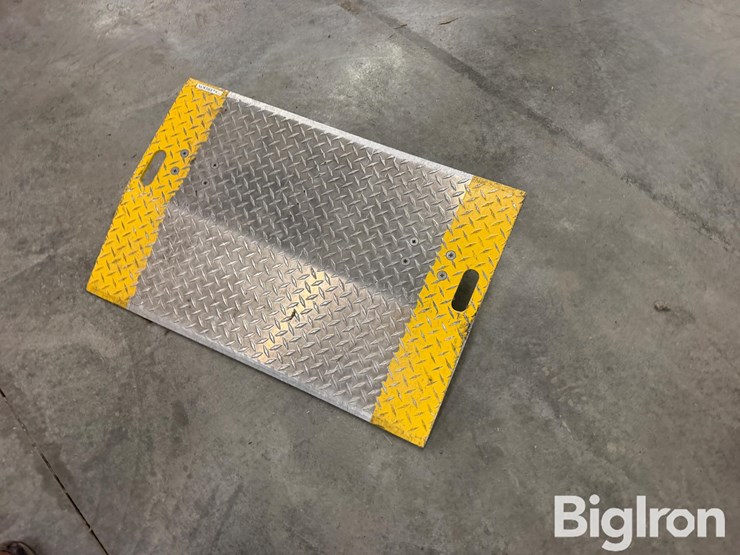 global-industries-forklift-ramp-image-1