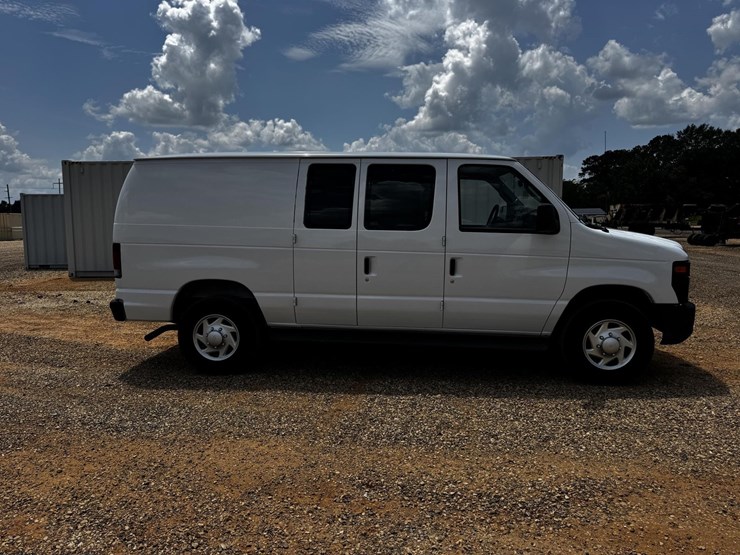 #8733-•-2012-ford-econoline-van-image-6