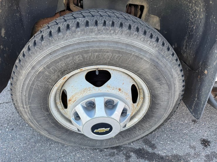 2014-chevrolet-3500-image-57