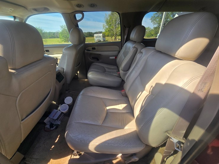 2003-chevrolet-suburban-image-50