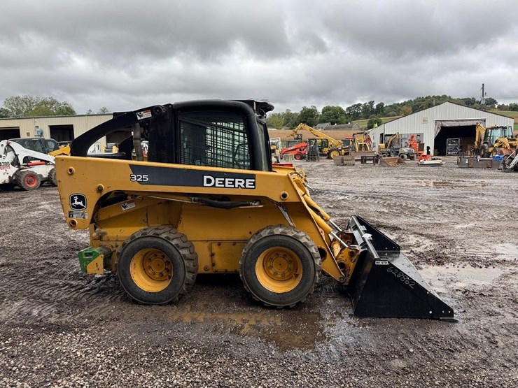 john-deere-325-image-7