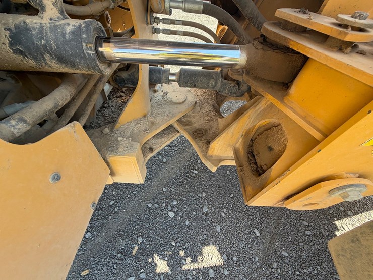 2015-caterpillar-950m-image-23
