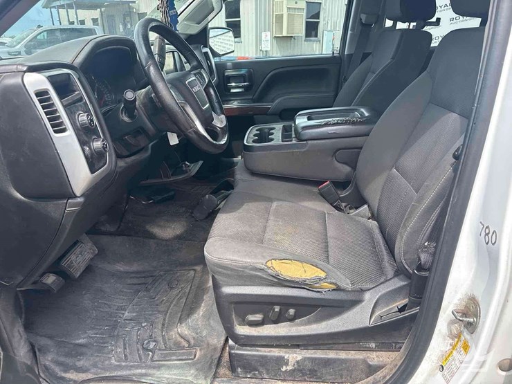 2014-gmc-sierra-1500-4x4-crew-cab-pickup-truck-image-12