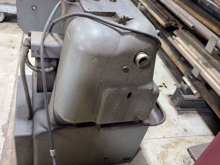 colchester-lathe,-2300-&-1150-r.p.m-spindle-speeds-image-13