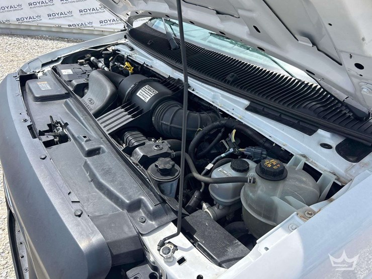 2019-ford-e350-image-8