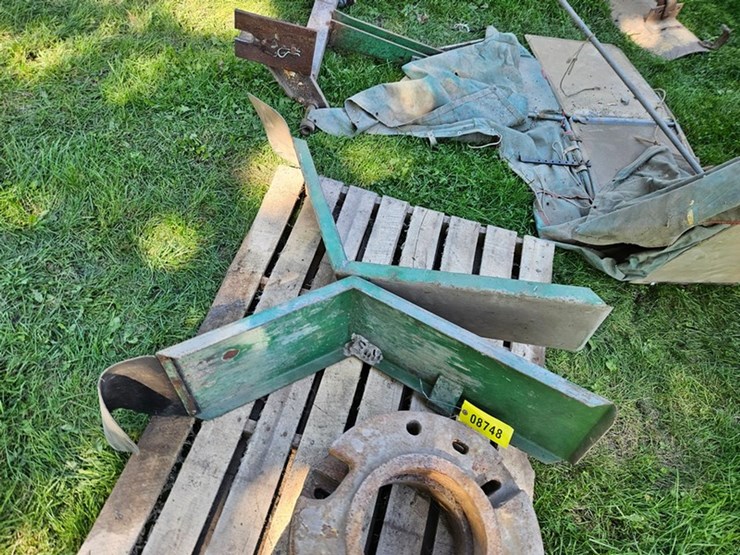 #8748-•-john-deere-front-fenders-image-3