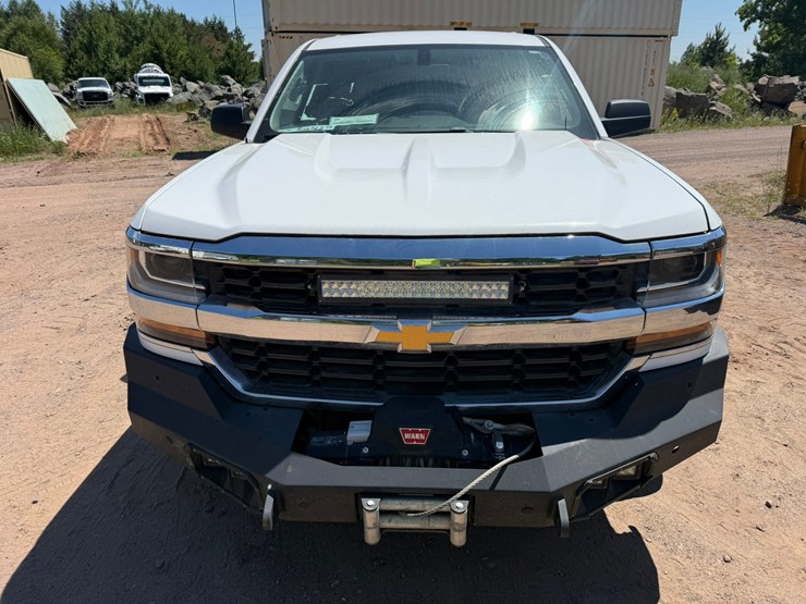 #1395-•-2019-chevrolet-silverado-4x4-pickup-truck-image-8