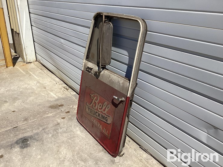 kenworth-top-handle-driver-side-door-image-1