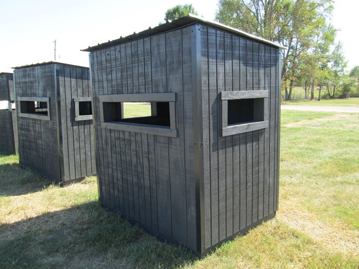 #50204-•-unused-box-deer-stand-4'x70"x6.3'-inv#50204-image-1