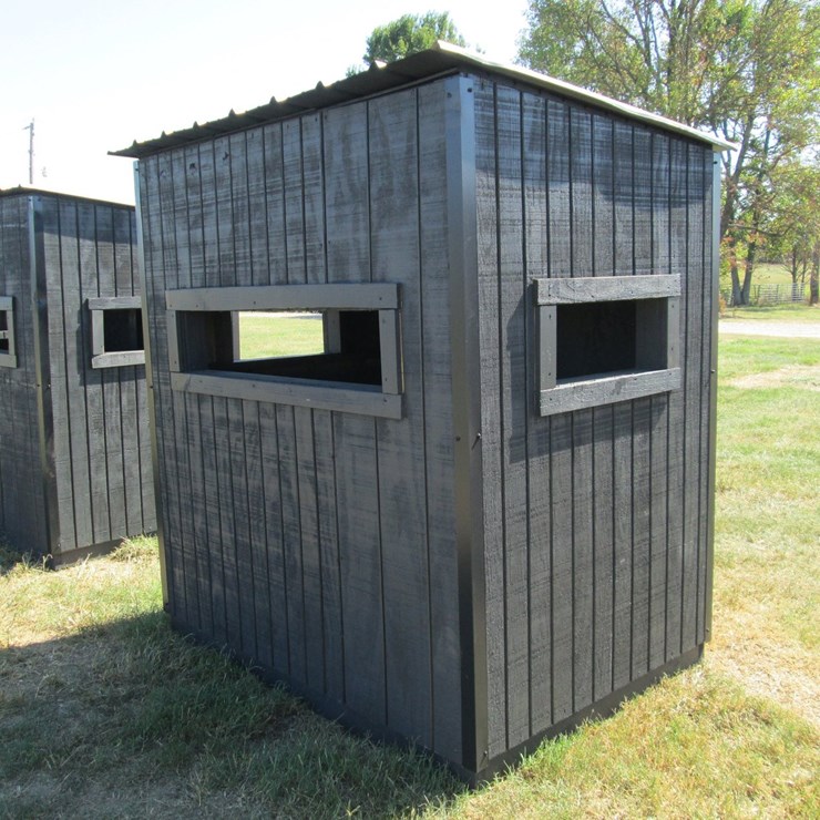 #50204 • Unused Box Deer Stand 4'x70"x6.3' INV#50204
