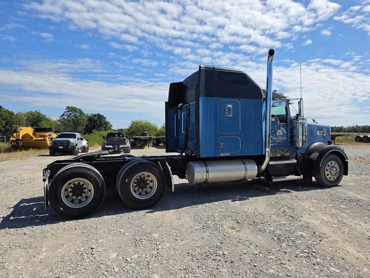 2003-kenworth-w900-image-22