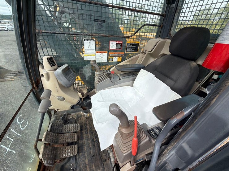 deere-225d-lc-image-24