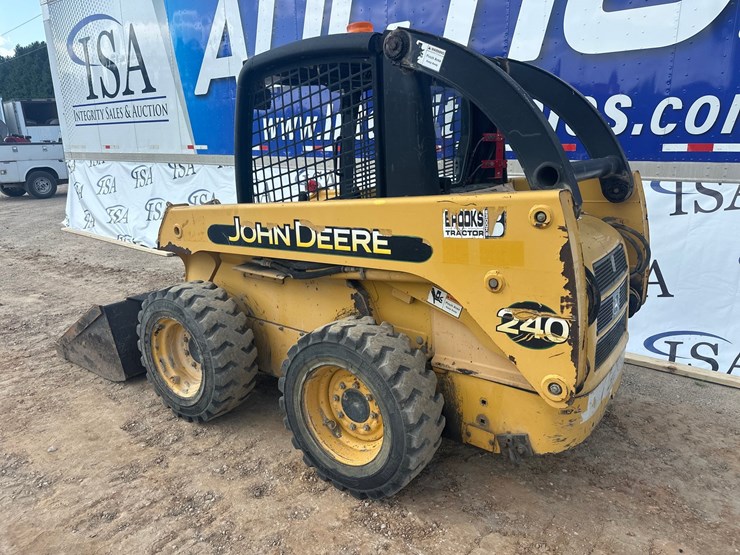 2003-john-deere-240-image-3