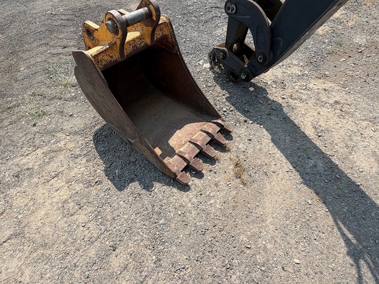 2016-deere-410l-image-41