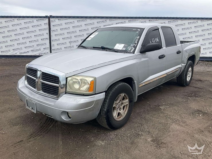 2005-dodge-dakota-image-1