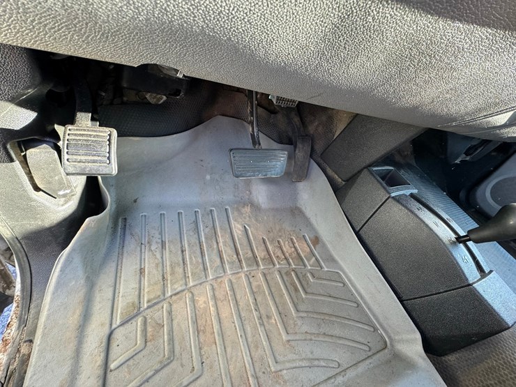 2014-chevrolet-3500-image-42