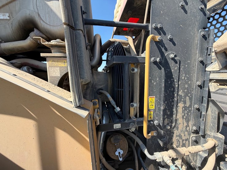 2015-caterpillar-950m-image-40