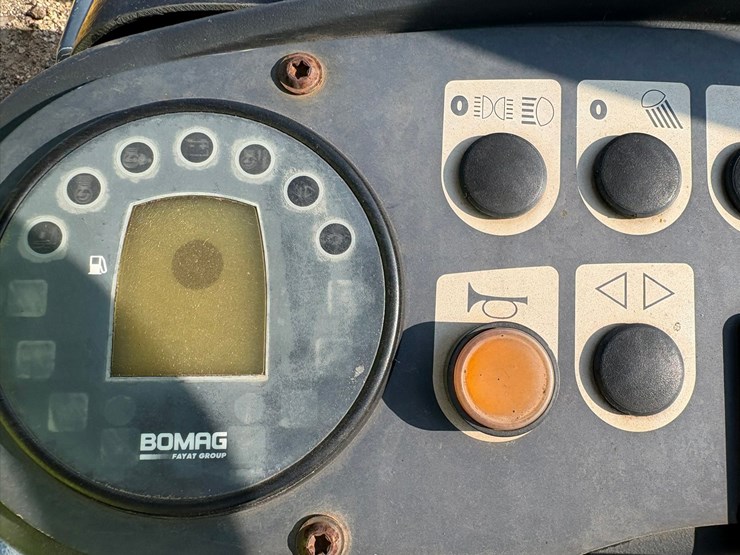 2012-bomag-bw120ad-4-image-27