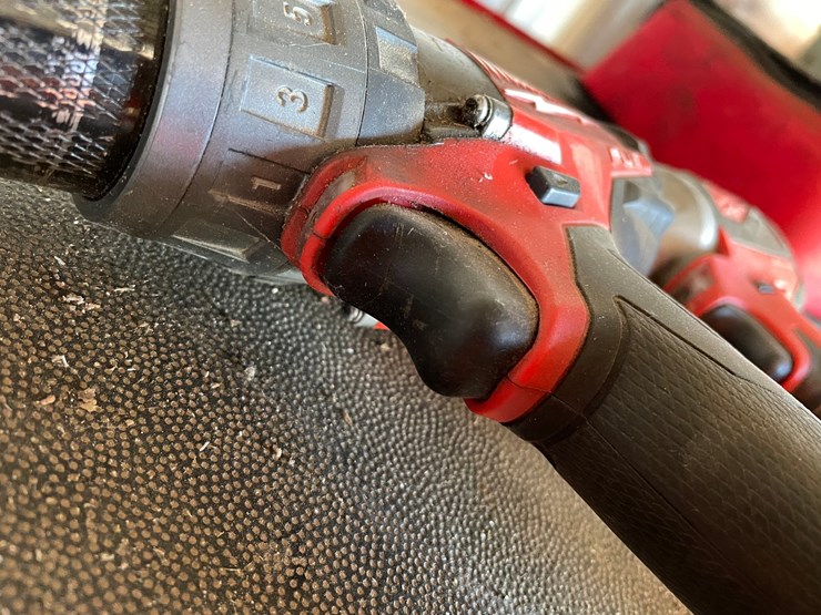 #5511-•-milwaukee-18v-drill-and-drill-driver-image-11