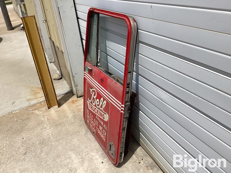 1984-kenworth-driver-side-bottom-latch-handle-door-image-1