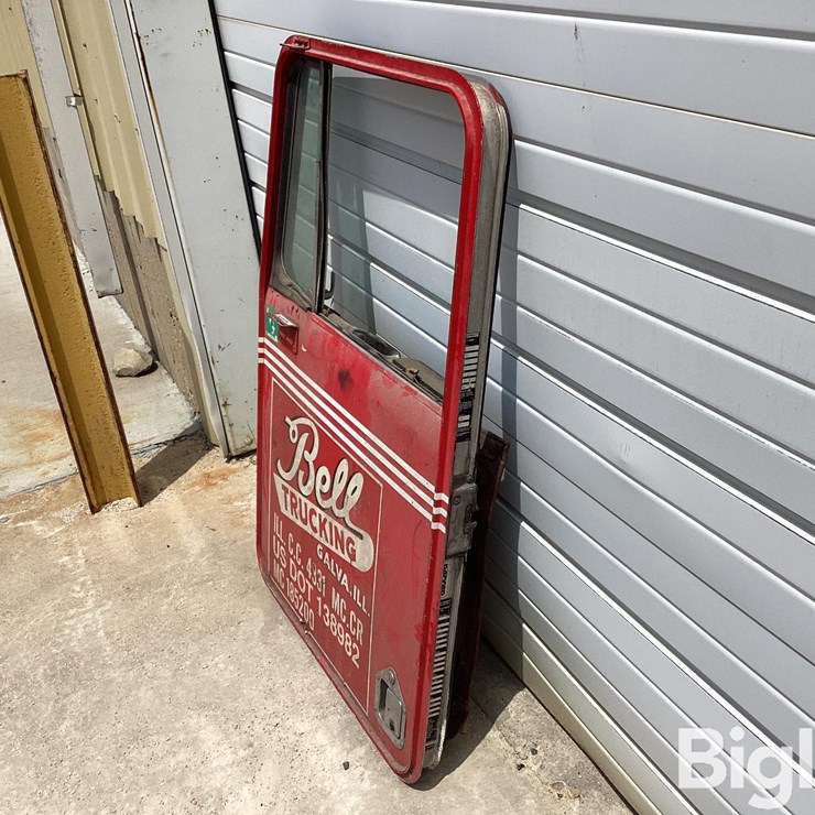 1984 Kenworth Driver Side Bottom Latch Handle Door