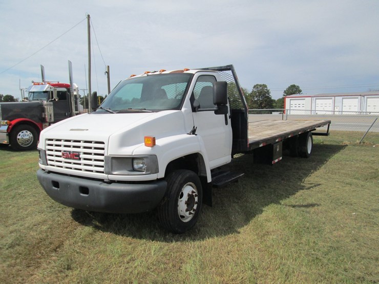 2005-gmc-topkick-c5500-image-1