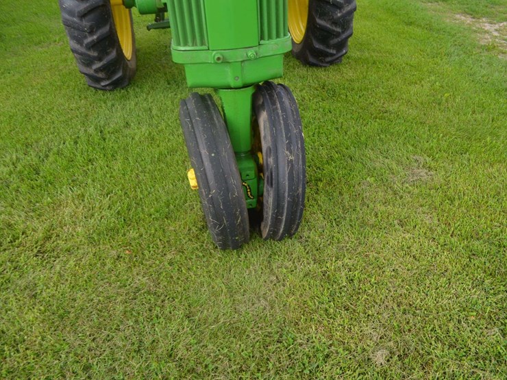 1957-john-deere-520-image-3