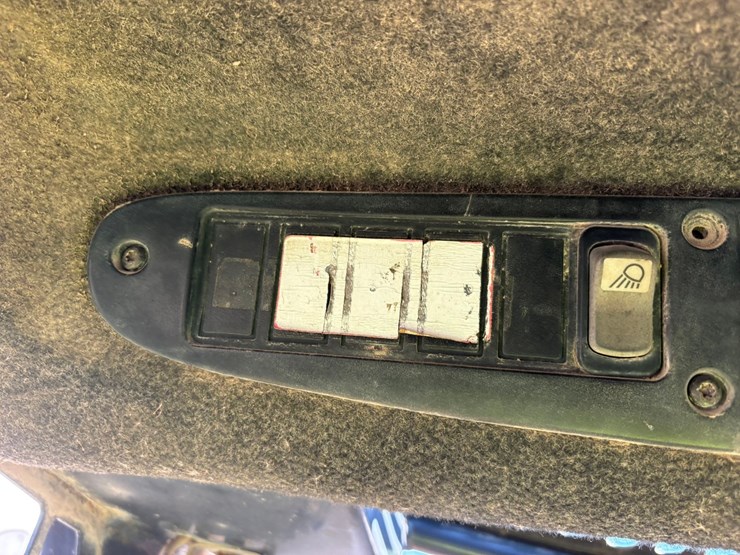 2003-john-deere-240-image-32